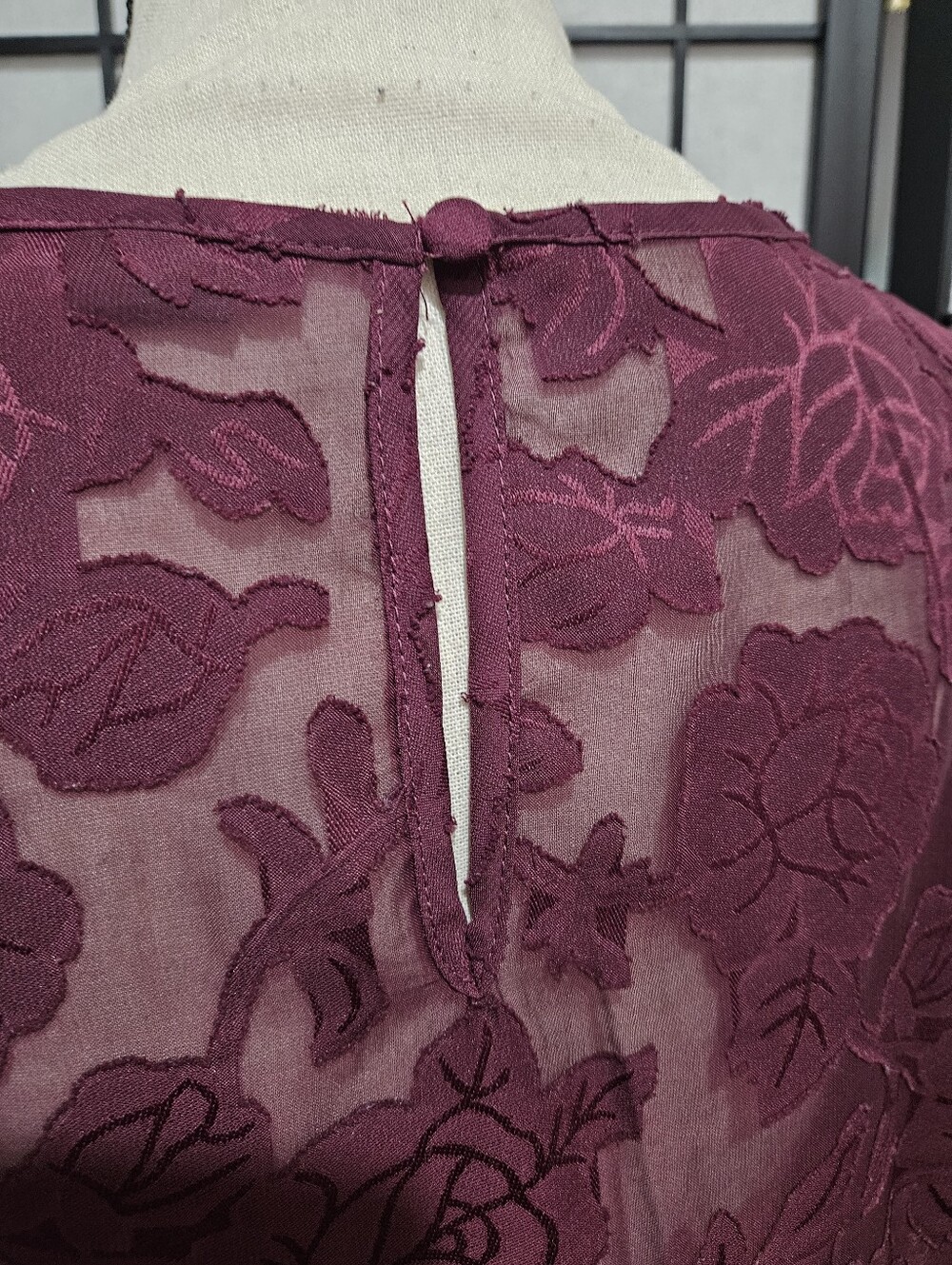 Torrid Size 00 (Large) Burgundy Floral Lace Sheer Short Sleeve Blouse - Picture 4 of 6
